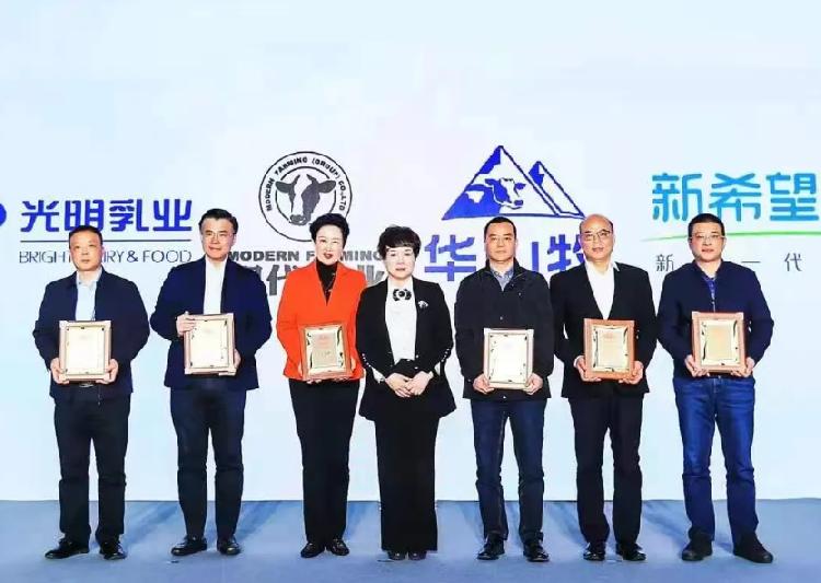 重庆日报：捷报，天友乳业荣获2021年国家优质乳工程双项大奖！